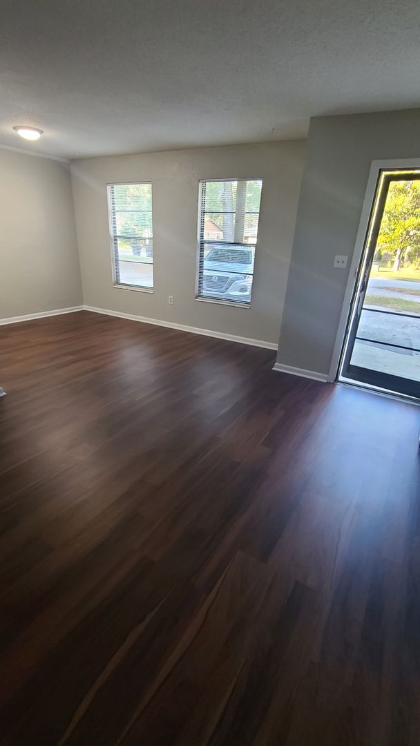 Foto del edificio - 2-bedroom/1-bath quad-plex home is in an a...