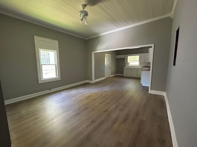Building Photo - GRANTVILLE- 103 Moreland St 2/1