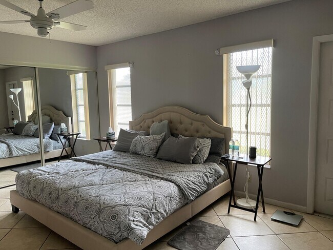 Foto del edificio - 14676 Canalview Dr