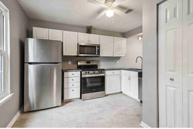 Foto del edificio - 3439 Bayshore Dr