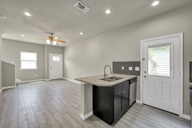 Building Photo - 11756 White Cedar St