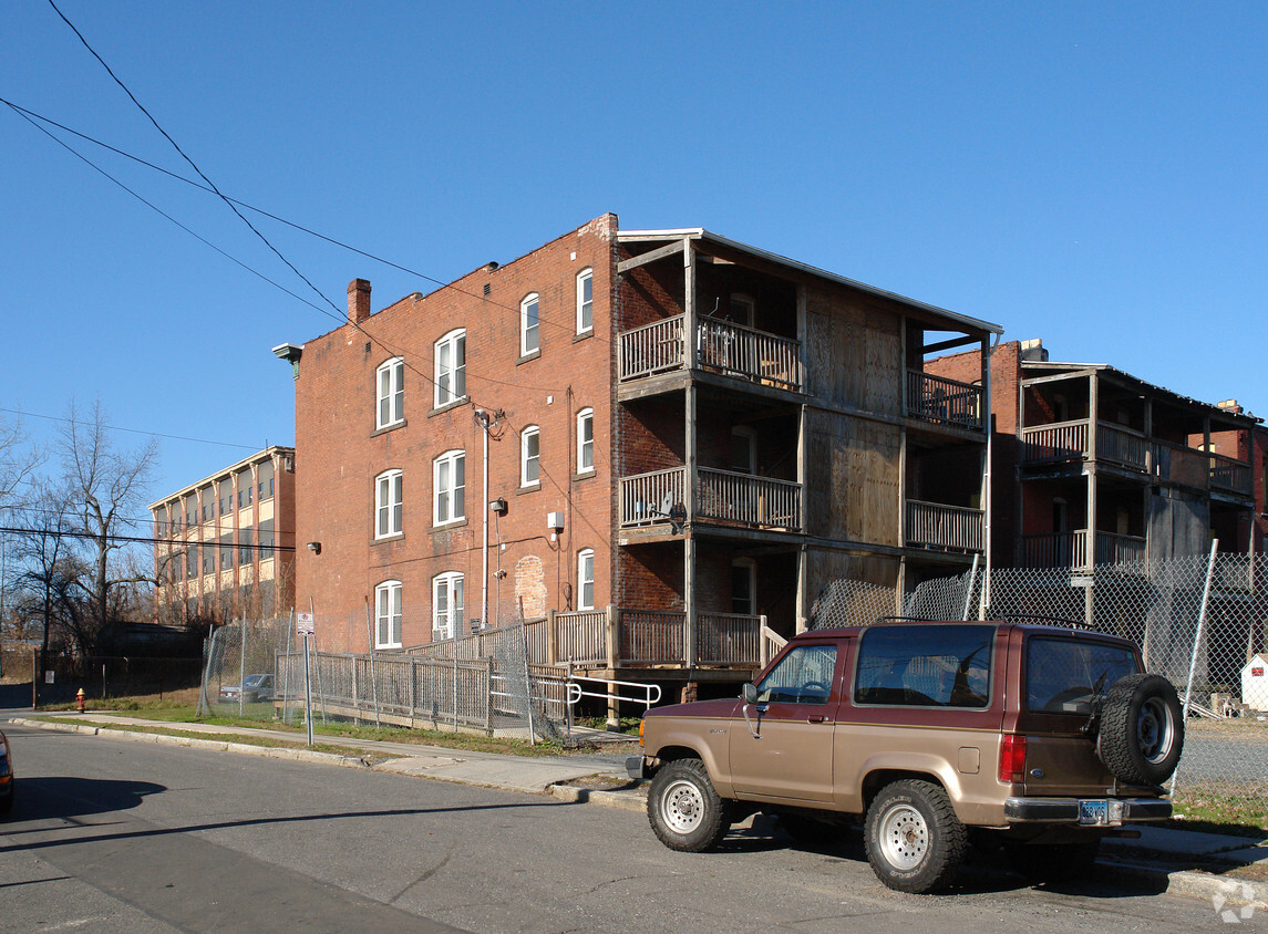 Building Photo - 164 Bartholomew Ave