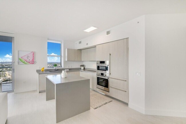 Foto del edificio - 4010 S Ocean Dr