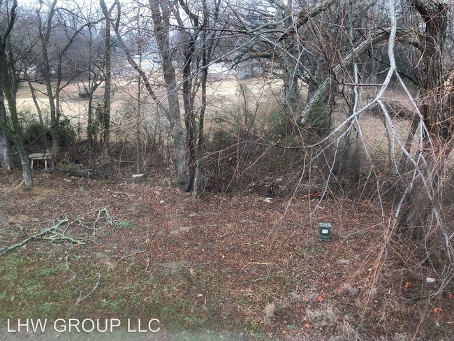 Building Photo - 781 Hilltop Dr