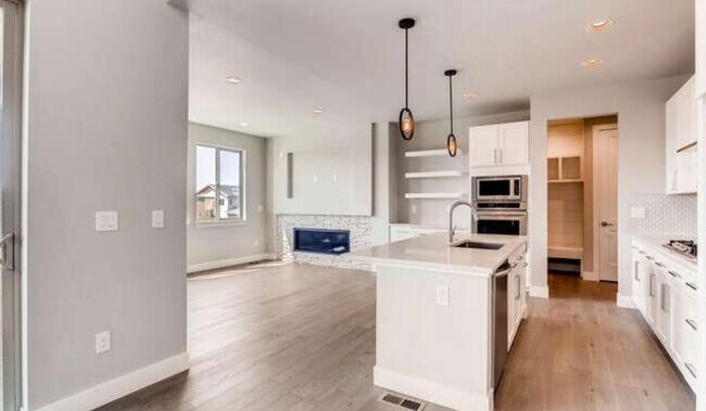 Foto del edificio - Spacious and Stylish Rental in Saddle Rock...