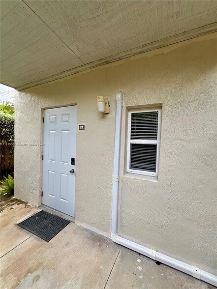 Foto del edificio - 361 SW 20th Rd