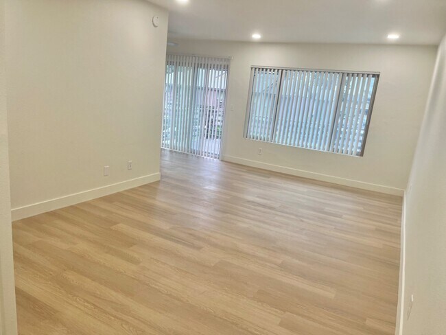 Foto del edificio - 1240 to 1400 W Lambert Rd