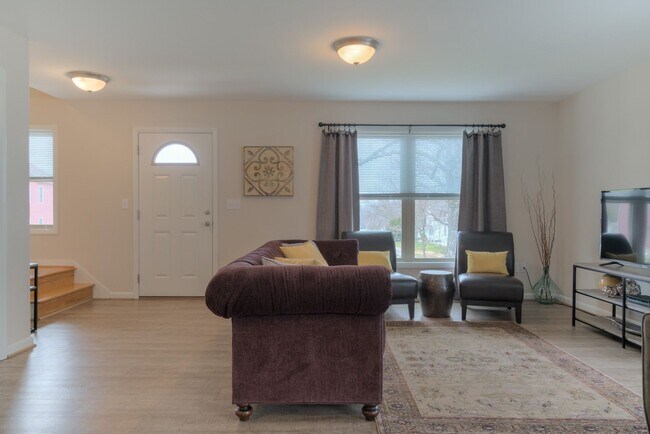Foto del edificio - 1614 Whipple Dr