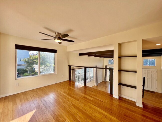 Building Photo - Gorgeous 3B/2.5BA condo with Attached Gara...