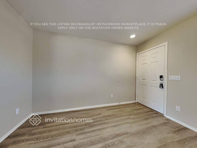 Foto del edificio - 10780 W Roanoke Ave