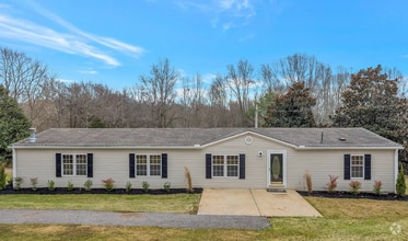 Building Photo - 15 Lakeview Dr