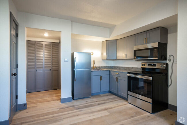 Studio - 400SF - The Hawthorne Apartments