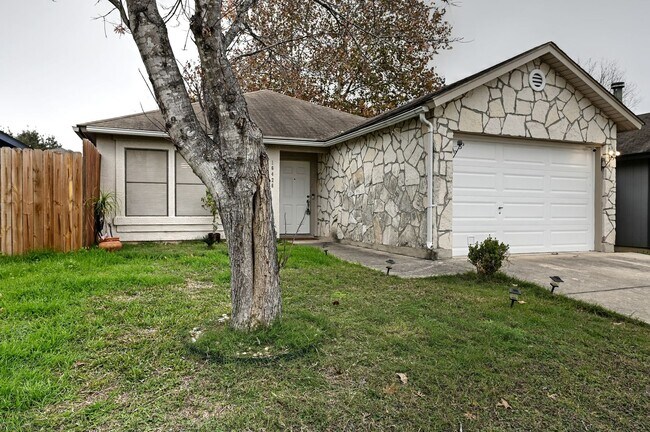 Foto del edificio - Spacious cozy home  |  Great location  |  2 bedroom  |  1 bath  |  1 car garage