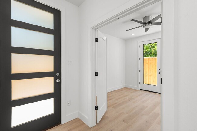 Foto del edificio - 3348 Sauer St