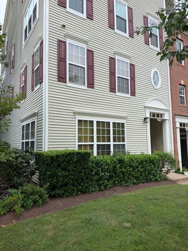 Foto del edificio - 908 Orchard Ridge Dr