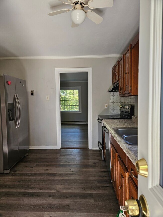 Foto del edificio - Charming Updated 3 Bedroom Home with Large...