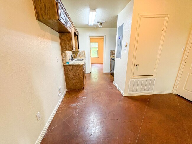 Foto del edificio - 810 E Avenue C