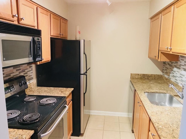 Building Photo - 2905 Seven Pines Ln Unit 202