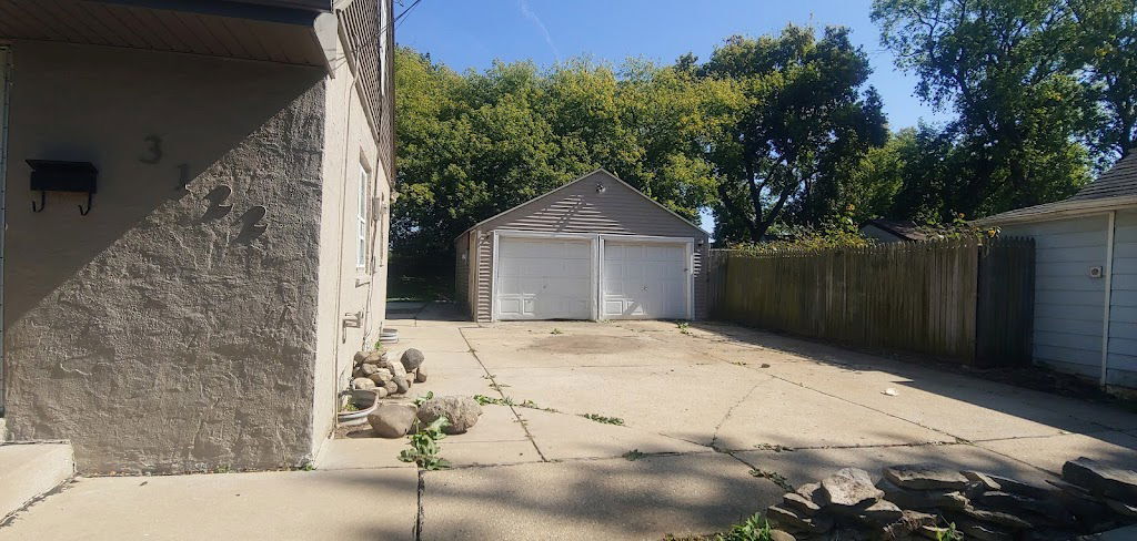 Building Photo - 3122 S 95th St