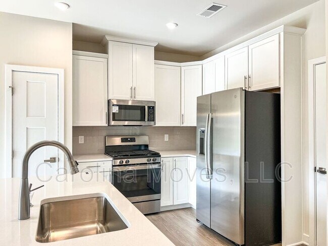 Building Photo - 535 Martin Creek Dr