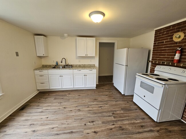 Building Photo - 71 Moultonville Rd