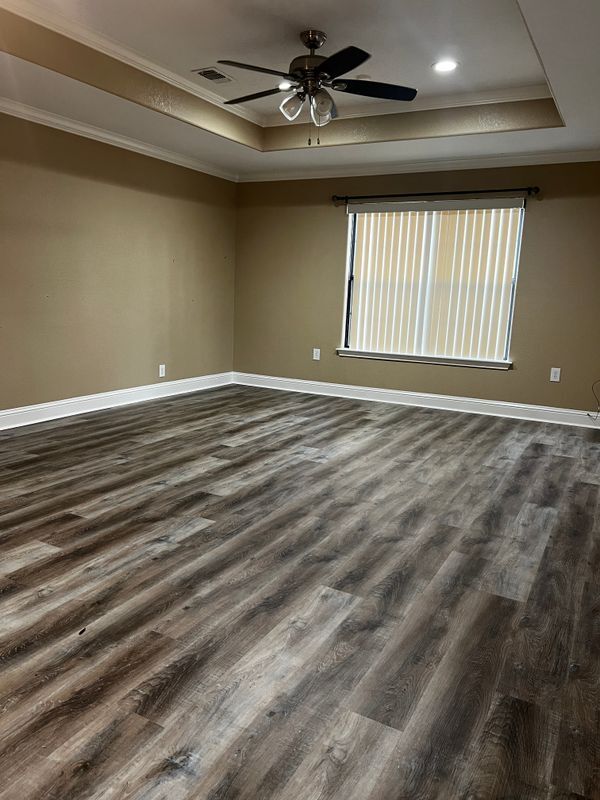 Building Photo - 1415 E Denman Ave