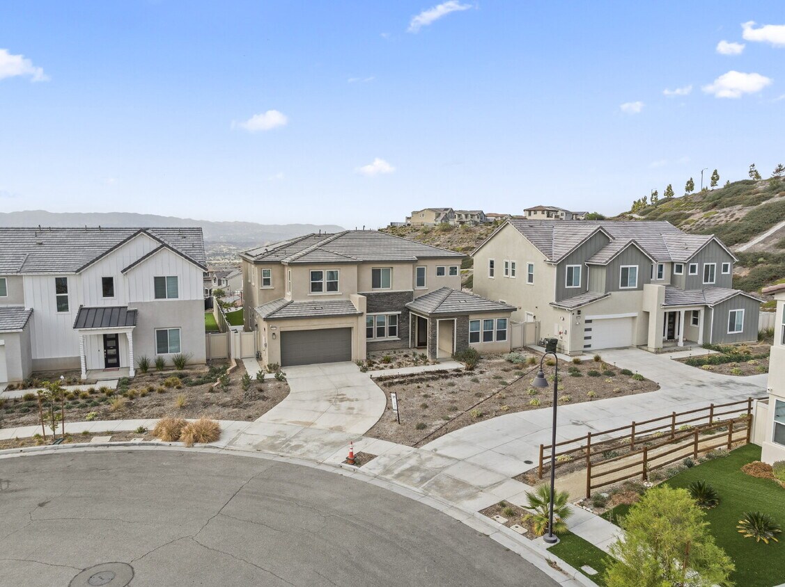 Foto principal - "Spacious Santa Clarita Sanctuary: 4-Bedro...