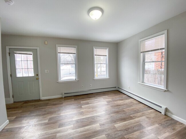 Foto del edificio - Gorgeous single-family home near Hartford ...