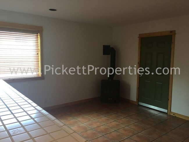 Building Photo - 4679 NW Walgren Dr