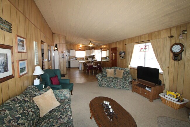 Building Photo - 951 G Ln