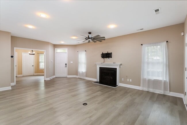 Foto del edificio - Spacious Kiln Creek Home with Smart Tech, ...