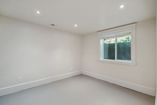 Foto del edificio - Utilities included!