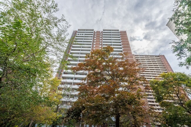 Building Photo - 230 Oak St