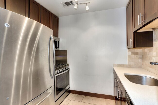 Gas Range - 1317 Corcoran St NW