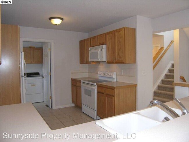 Building Photo - 3 br, 2.5 bath House - 417 Sierra Avenue