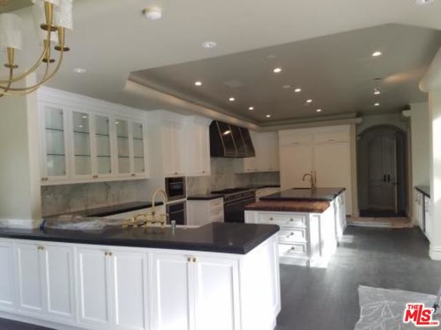 Primary Photo - 5255 Encino Ave