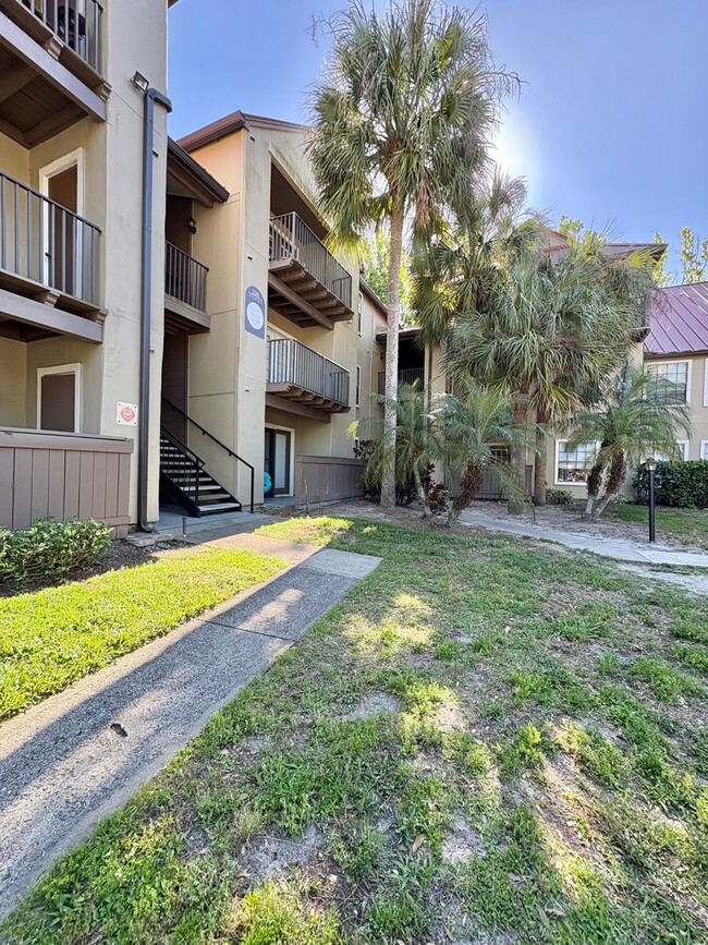 Building Photo - Charming 1 Bed, 1 Bath Condo in Gated Comm...