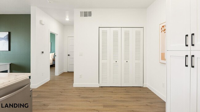 Foto del edificio - 2555 N Rancho Dr