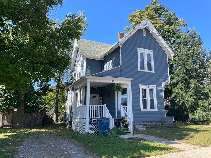 Downtown Sparta Two Bedroom Upper Unit House Rental in Sparta, MI