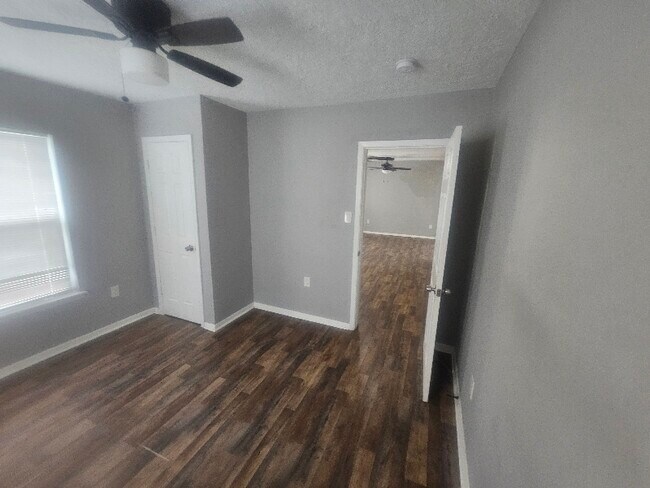 Foto del edificio - 7909 Brutus St