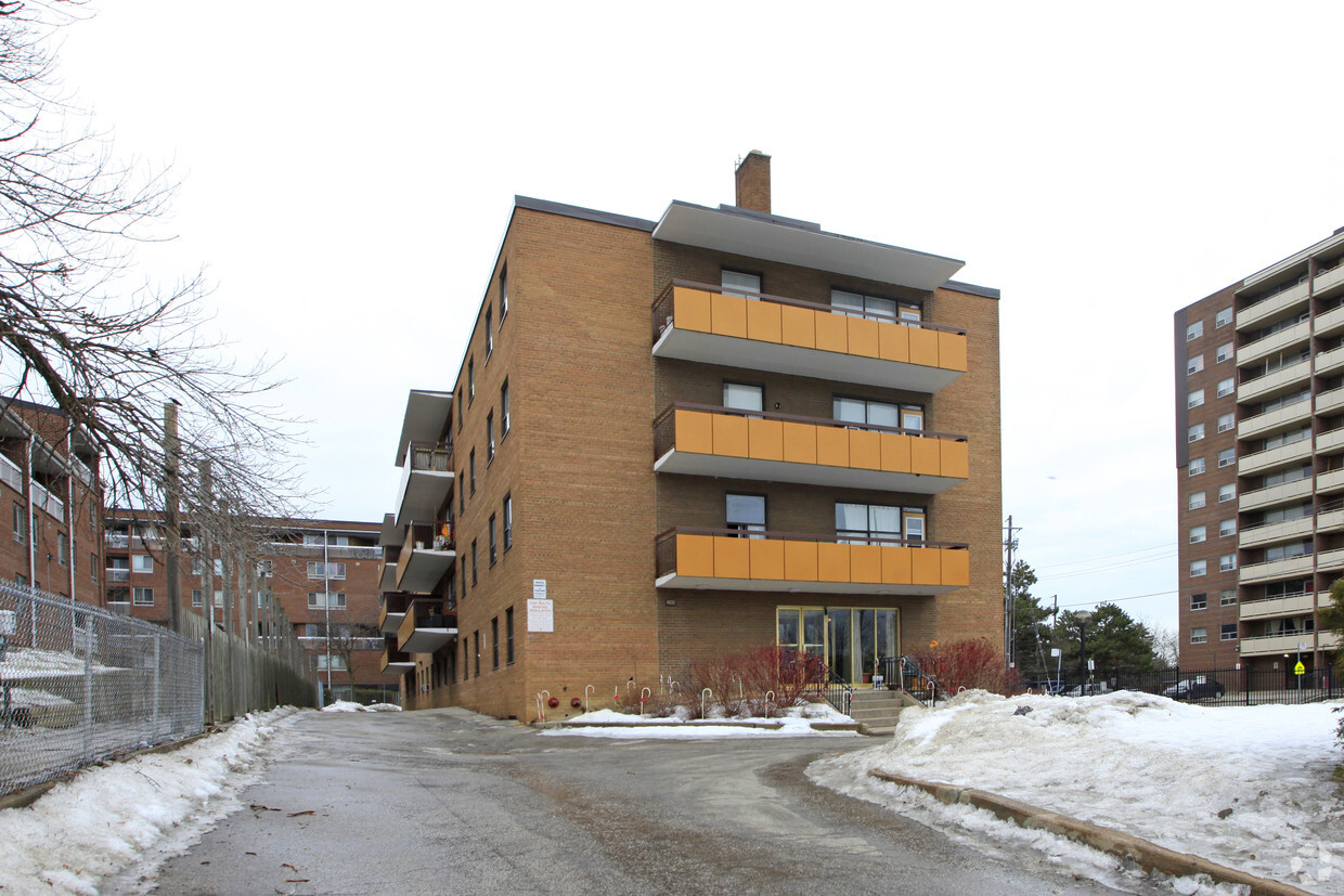Building Photo - West Hill Manor
