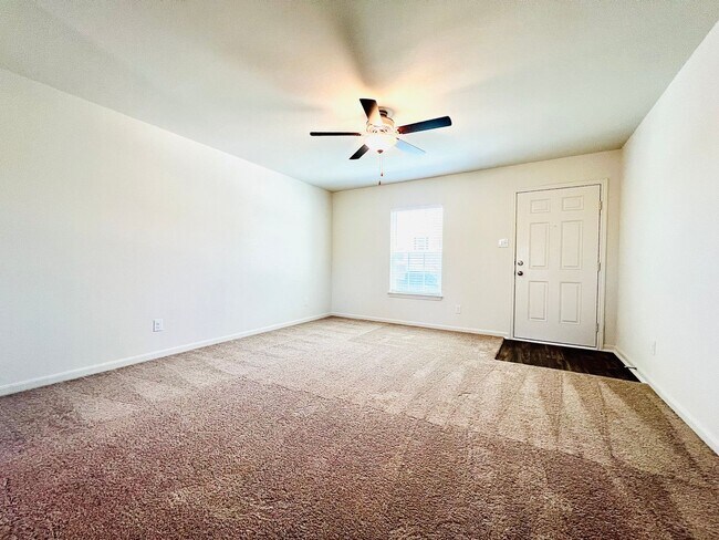 Foto del edificio - Gorgeous 3 bedroom | 2.5 bath home in great location!
