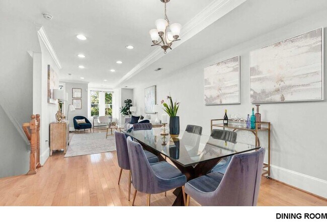 Foto del edificio - Gorgeous 2br/2ba Upper Level Rowhome with Roof Deck & Parking!