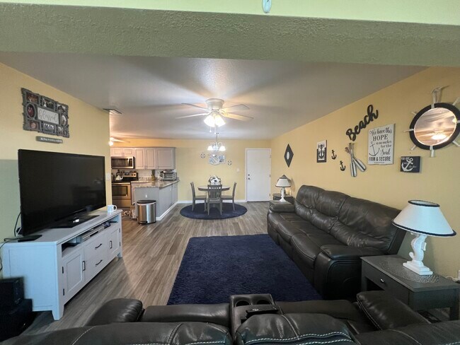 Foto del edificio - 21267 Gertrude Ave