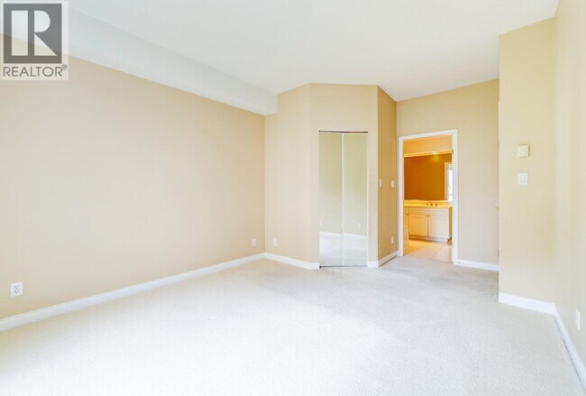 Photo du bâtiment - 2xx-5835 HAMPTON PLACE