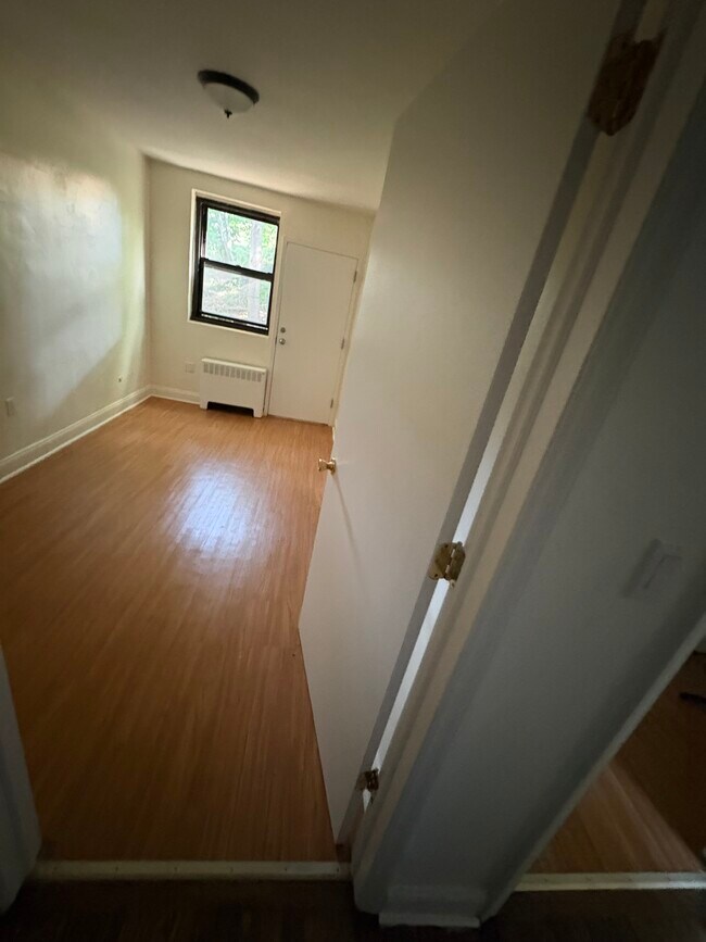 Foto del edificio - 636 Castleton Ave