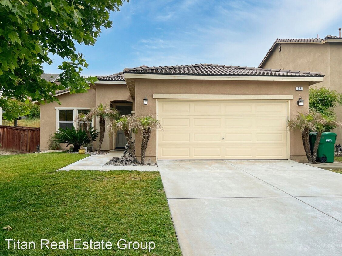 Foto principal - 3 br, 2 bath House - 1371 Fleet St