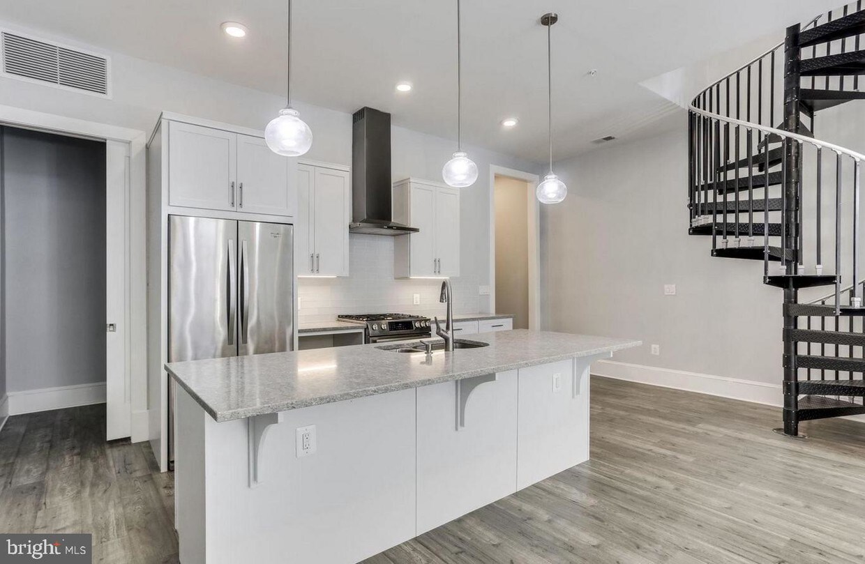 Foto principal - 1383-1385 H St NE