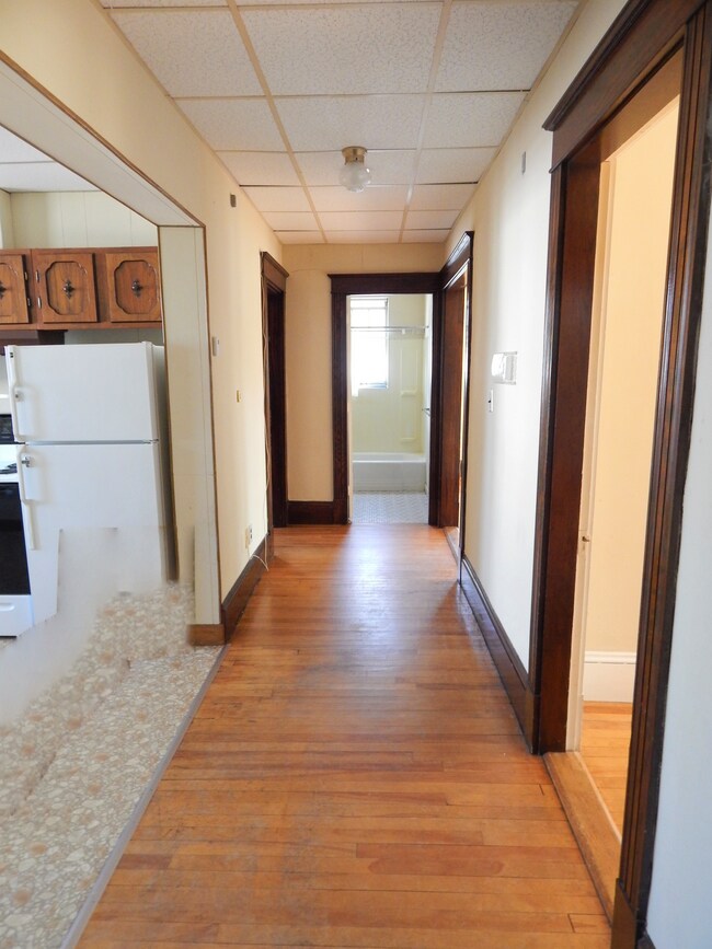 Hallway - 98 Wood St