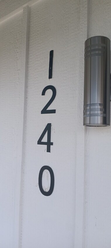 Foto principal - 1240 W 18th St